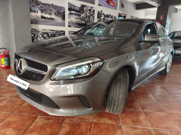 Mercedes-benz A 180 d Sport 1.5 diesel 110CV - Foto 2