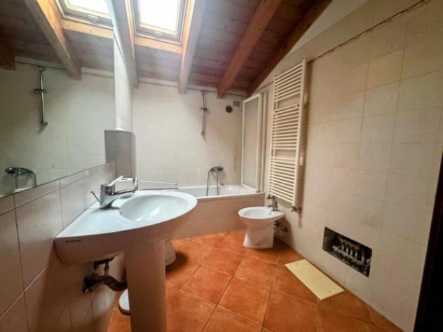 Appartamento di 82 m² con 3 locali in vendita a Lozza - Foto 12