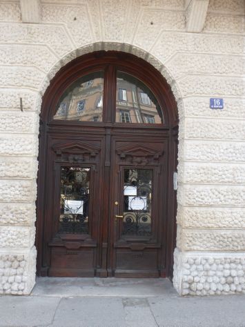 3 STANZE IN UFFICIO CONDIVISO CON VISTA MOZZA FIATO - Foto 2