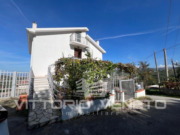 Appartamento al piano 1° con ingresso indipendente, ampia terrazza e sottotetto - Foto 2