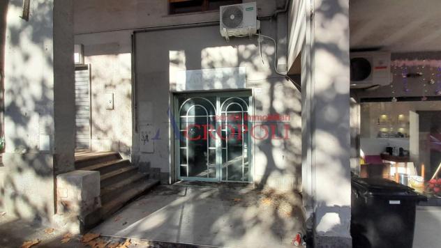 Locale commerciale in affitto – Bracciano Centro - Foto 2