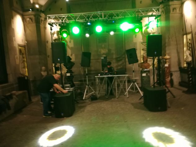Noleggio Effetti Luci, Asta e Macchina per il Fumo - Foto 3
