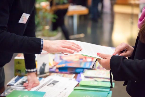 lavoro per distribuzione volantini fiere attività parchi