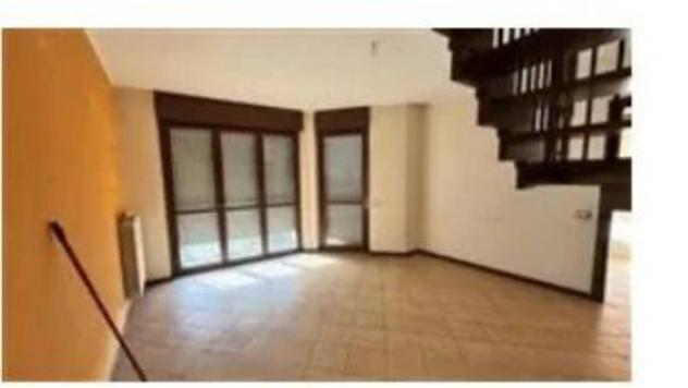 Immobile in asta di 127 m² con più di 5 locali e box auto doppio in vendita a Oleggio - Foto 3
