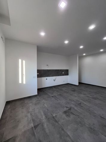 RIF. 561 €700,00 FRONTE VILLAGGIO COPPOLA APPARTAMENTO - Foto 2