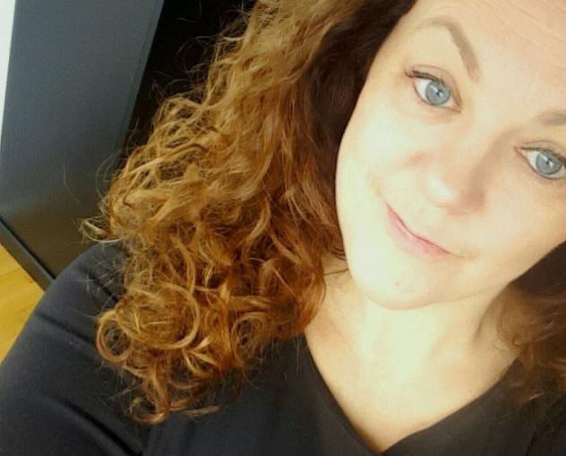 Donna di Bolzano. Fisico Normale Tel: