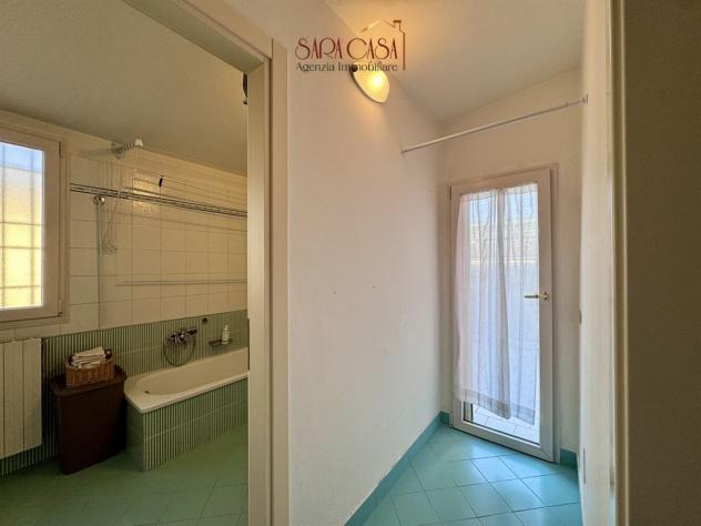 Casa bifamiliare con ampi servizi e corte esclusiva - Foto 6