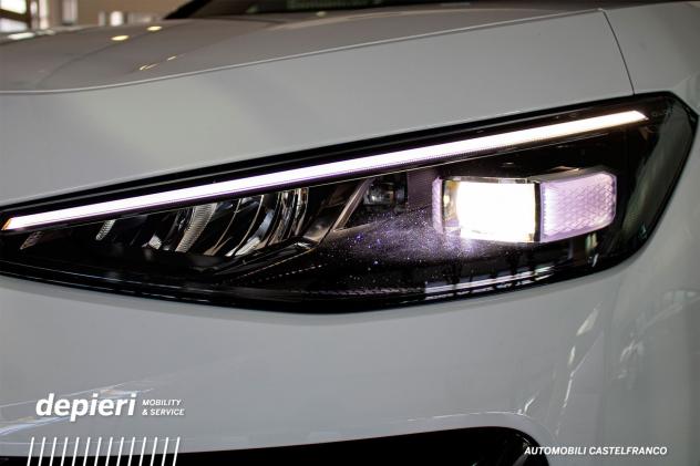 Volkswagen T-Roc T-Roc 1.5 eTSI ACT DSG R-Line MHEV - Foto 6