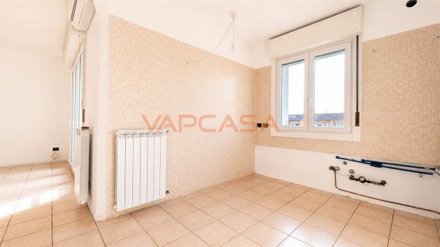 ESCLUSIVO E LUMINOSO TRIOLOCALE CON BOX DOPPIO - Foto 4