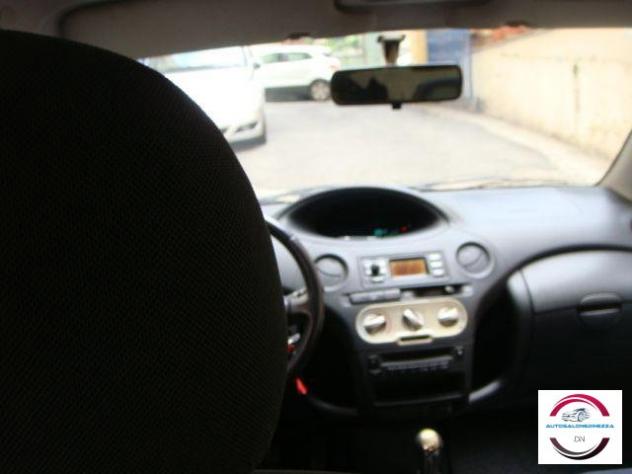 TOYOTA - Yaris - 16V 5 porte Sol - Foto 9