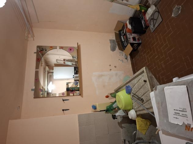 Casa abitabile o piccolo studio per per professionisti. L' immobile è in buono stato e subito abitabile composto al piano terra da un ingresso che fa - Foto 14