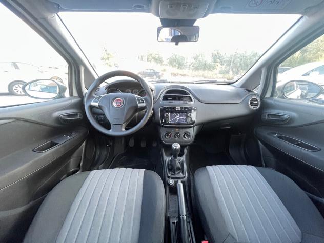 Fiat Punto 1.3 MJT 95 CV 5 p NAVI-2018 - Foto 9