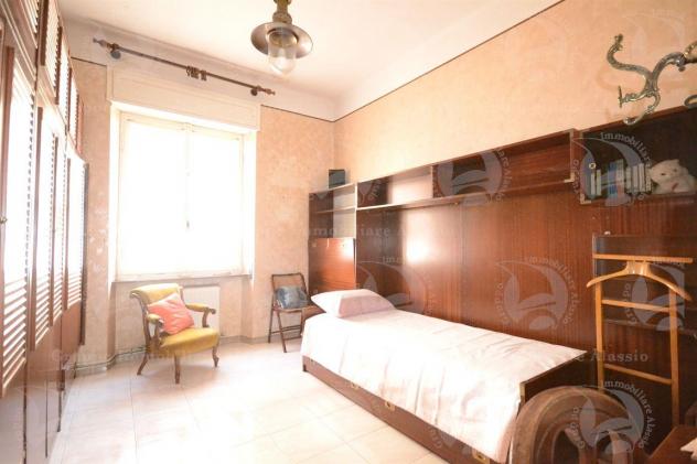 Alassio, grande appartamento in centro in palazzo ristrutturato - Foto 5