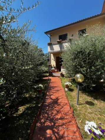 VILLINO di 6 vani e di 230 mq (CARMIGNANO) rif. L1388_2