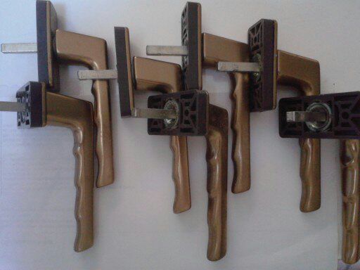 Vendo N. 5 MANIGLIE VERTAGLIA INFISSI