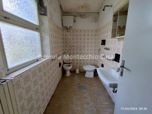 TIPICA CASA COLONICA MARCHIGIANA DI AMPIE DIMENSIONI CON LOCALI USO DEPOSITO E CORTE ESCLUSIVA CIRCOSTANTE - Foto 13