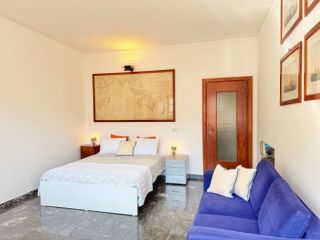 2.	Due camere enormi in palazzina signorile, Viale Arezzo. Per specializzandi.