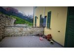 Porzione di bifamiliare con garage e giardino