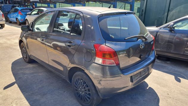 Ricambi vari Toyota Yaris 1.3 benzina del 2010 - Foto 2