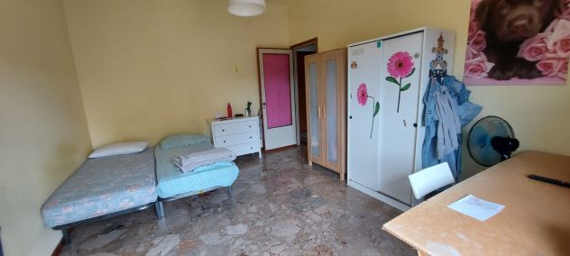 AFFITTASI STANZA CON BALCONE ZONA OSPEDALE - Foto 2