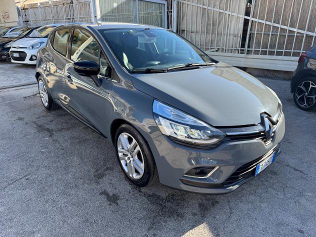 Renault Clio1.5 DCI MOSCHINO FARI FULL LED 2019 - Foto 3