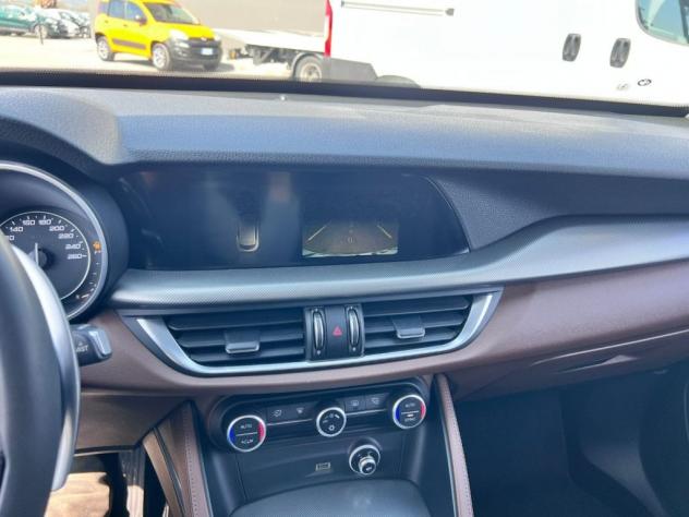 Alfa Romeo Stelvio 2.2 Turbodiesel 210 CV AT8 Q4 Executive - Foto 10