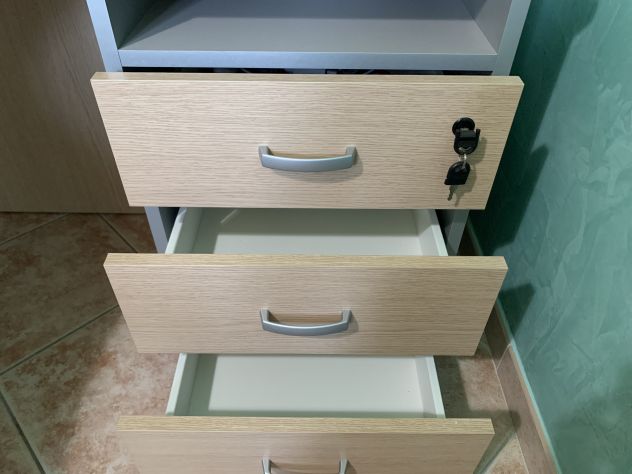 Arredo ufficio completo Mondoffice – scrivania e armadi - Foto 2