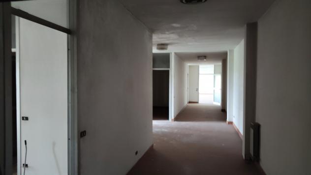 PORZIONE DI CAPANNONE A DESINAZIONE D'USO TERZIARIA DISPOSTO SU DUE LIVELLI. SUPERFICIE MQ 520 CALPESTABILI. - Foto 6