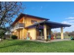 Lomagna , Villa Bifamiliare con giardino