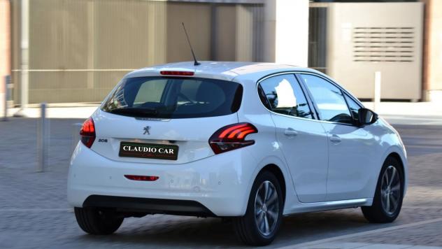 Peugeot 208 BlueHDi 75 5 porte Allure - Foto 9
