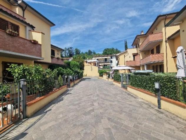Immobile in asta di 180 m² con più di 5 locali e box auto in vendita a Lastra a Signa