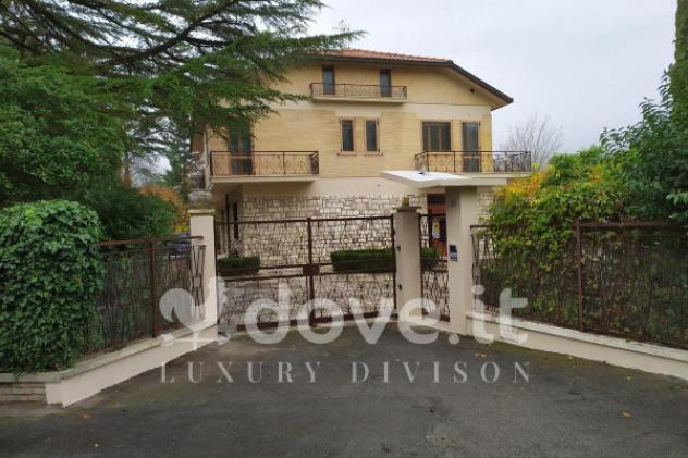 Villa di 399 m² con più di 5 locali e box auto in vendita a Sarteano