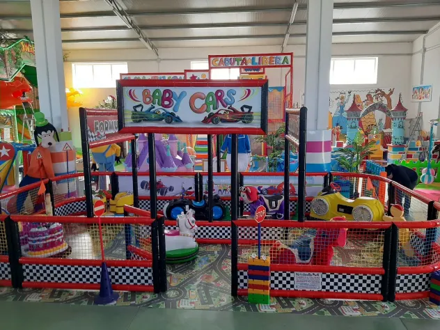 Circuito con Macchinine Elettriche per Bambini - Foto 9