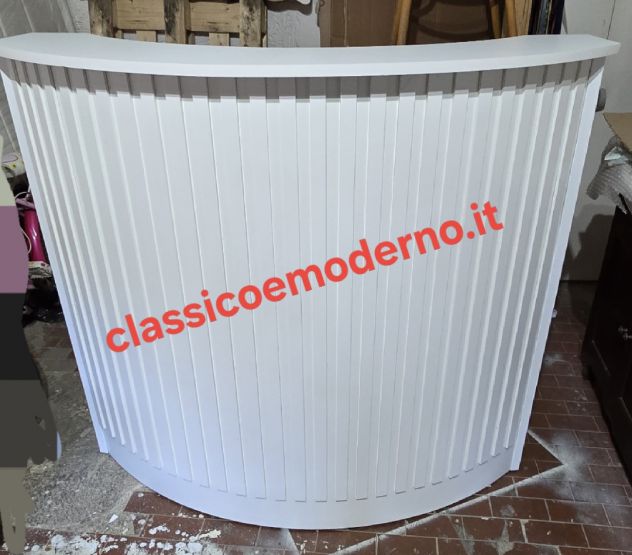 Bancone reception cannettato bianco curvato da 130 cm con spedizione