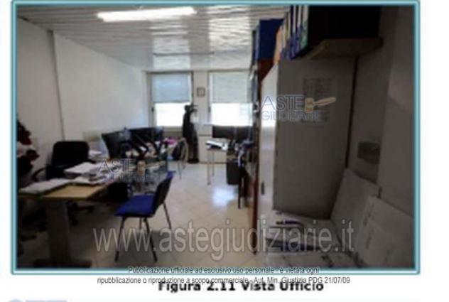 IMMOBILI-IMMOBILE COMMERCIALE-Via Taddeo da Sessa, 80143 Napoli NA, Italia