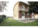Casa indipendente di 270 m² con più di 5 locali e box auto in vendita a Ferrara
