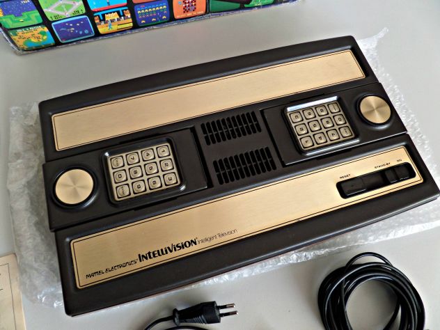 Intellivision Mattel 5155, BOXATO (anno 1981) + gioco sharp shot (5 in 1) - Foto 6