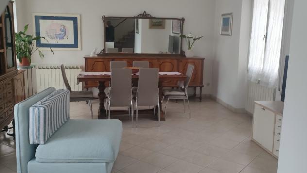IMMOBILE DI PRESTIGIO di 8 vani e di 260 mq (VIAREGGIO - Viareggio Città Giardino) rif. 592
