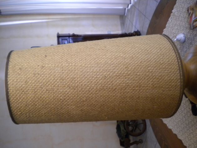 Lampada da tavolo per arredamento con base in legno e paralume in canapa - Foto 4