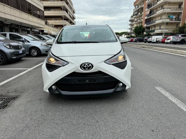 Toyota Aygo Connect 1.0 VVT-i 72 CV 5 porte x-play LED NAVI KAMERA PDC CERCHI 16