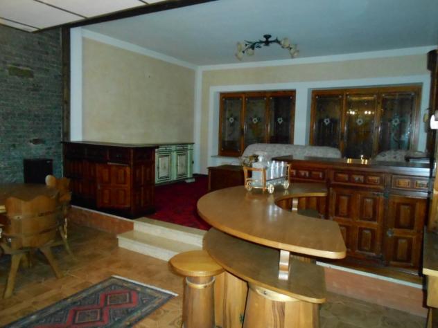 Spaziosa casa con due box auto e magazzino disposta su 2 piani oltre a sottotetto (non abitabile). Il Piano terra è composto da una taverna, uno spazi - Foto 16
