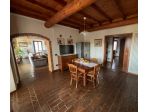 Affascinante Quadrilocale con Loggia e Potenziale per Nuove Unità Abitative