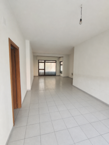 2068/STELLA Locale commerciale di mq 46 al piano terra in parco privato a Vairano Scalo. Si compone di un vano, antibagno e bagno. - Foto 3