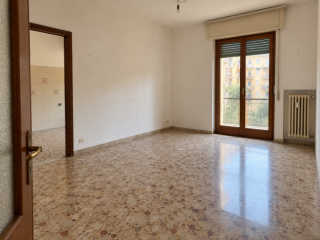 VIA BOLOGNA BILOCALE : 370 EURO