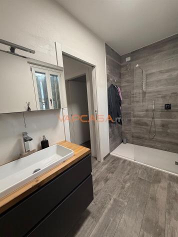 ELEGANTE QUADRILOCALE COMPLETAMENTE ARREDATO E PRONTO DA VIVERE - Foto 4