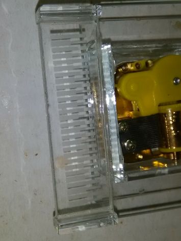 CARILLON A FORMA DI PIANOFORTE IN MATERIALE PLASTICO - Foto 3