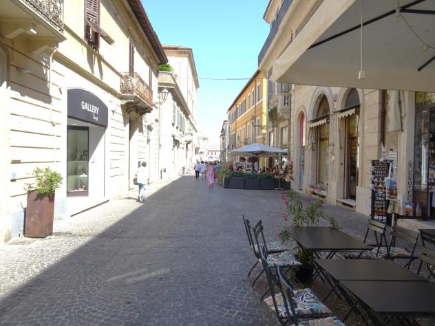 1 Vetrina in affitto a Senigallia