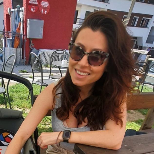 Nicole cerca una babysitter - lavoro da babysitter a Brescia