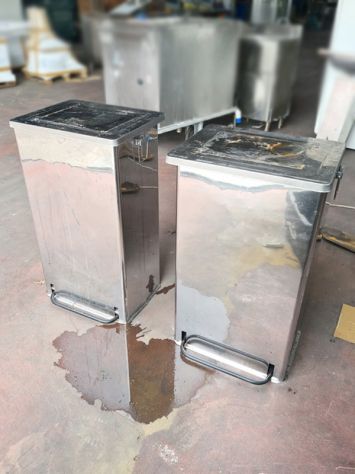 2 pattumiere a pedale in inox usate