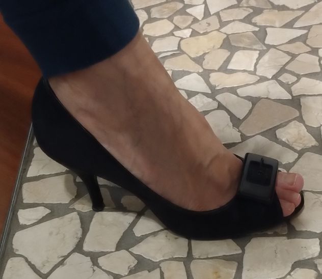 DECOLLETE OPEN TOE NERE CON FIBBIA - Foto 9